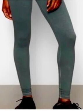 SKIMS outdoor Leggings in malachite